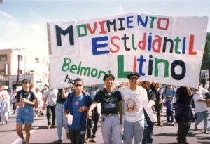 Marcos Antil en protestas a favor de los migrantes en EEUU. 